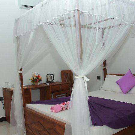 Bed and Breakfast Maduranga n Guest Mirissa Exterior foto