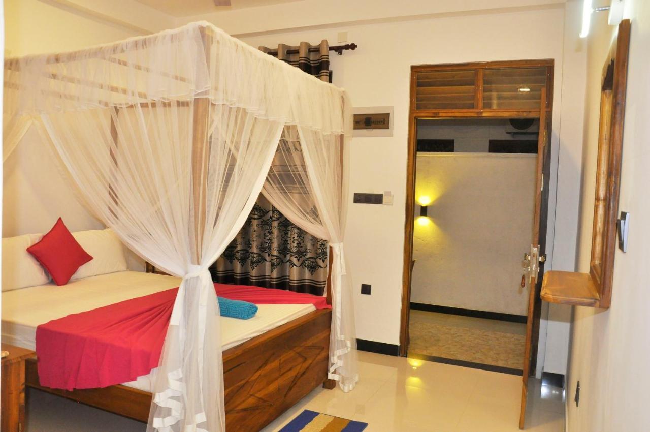 Bed and Breakfast Maduranga n Guest Mirissa Exterior foto