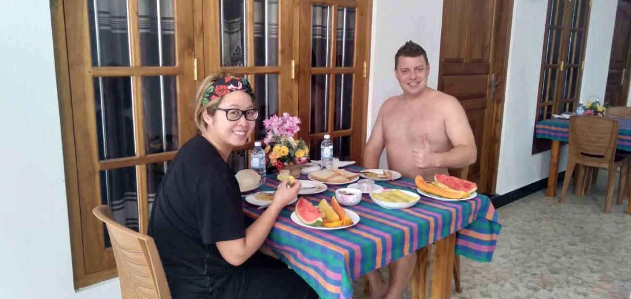 Bed and Breakfast Maduranga n Guest Mirissa Exterior foto