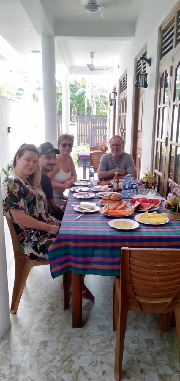 Bed and Breakfast Maduranga n Guest Mirissa Exterior foto