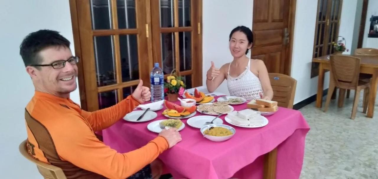 Bed and Breakfast Maduranga n Guest Mirissa Exterior foto