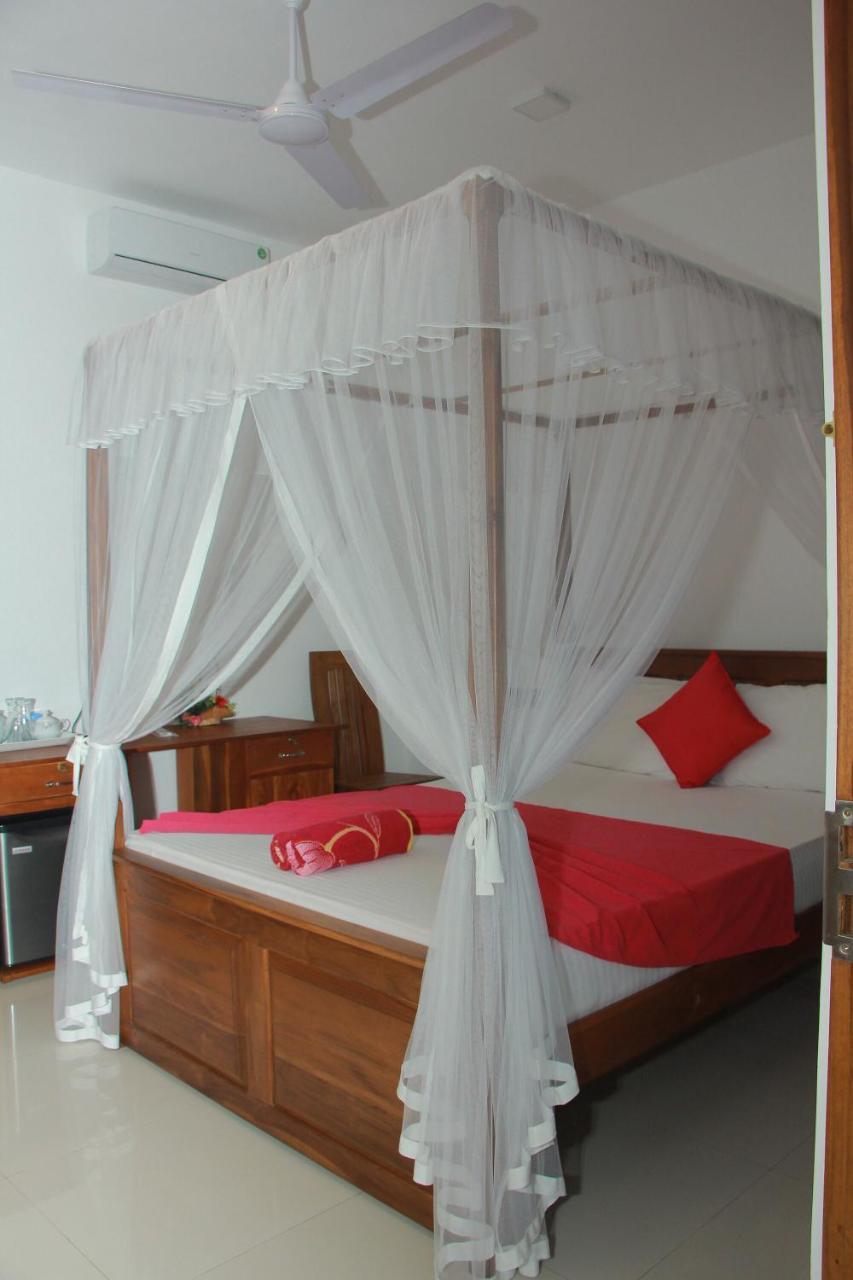 Bed and Breakfast Maduranga n Guest Mirissa Exterior foto