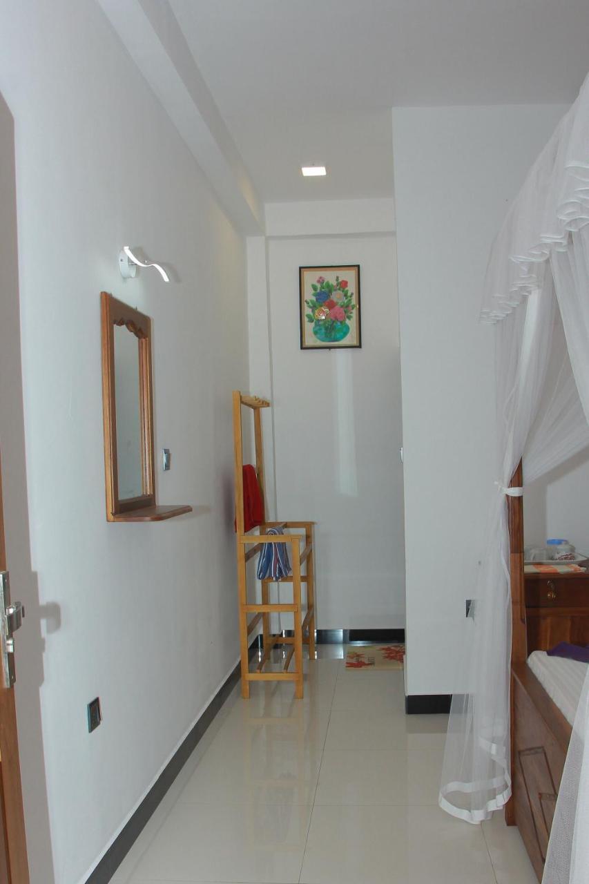 Bed and Breakfast Maduranga n Guest Mirissa Exterior foto