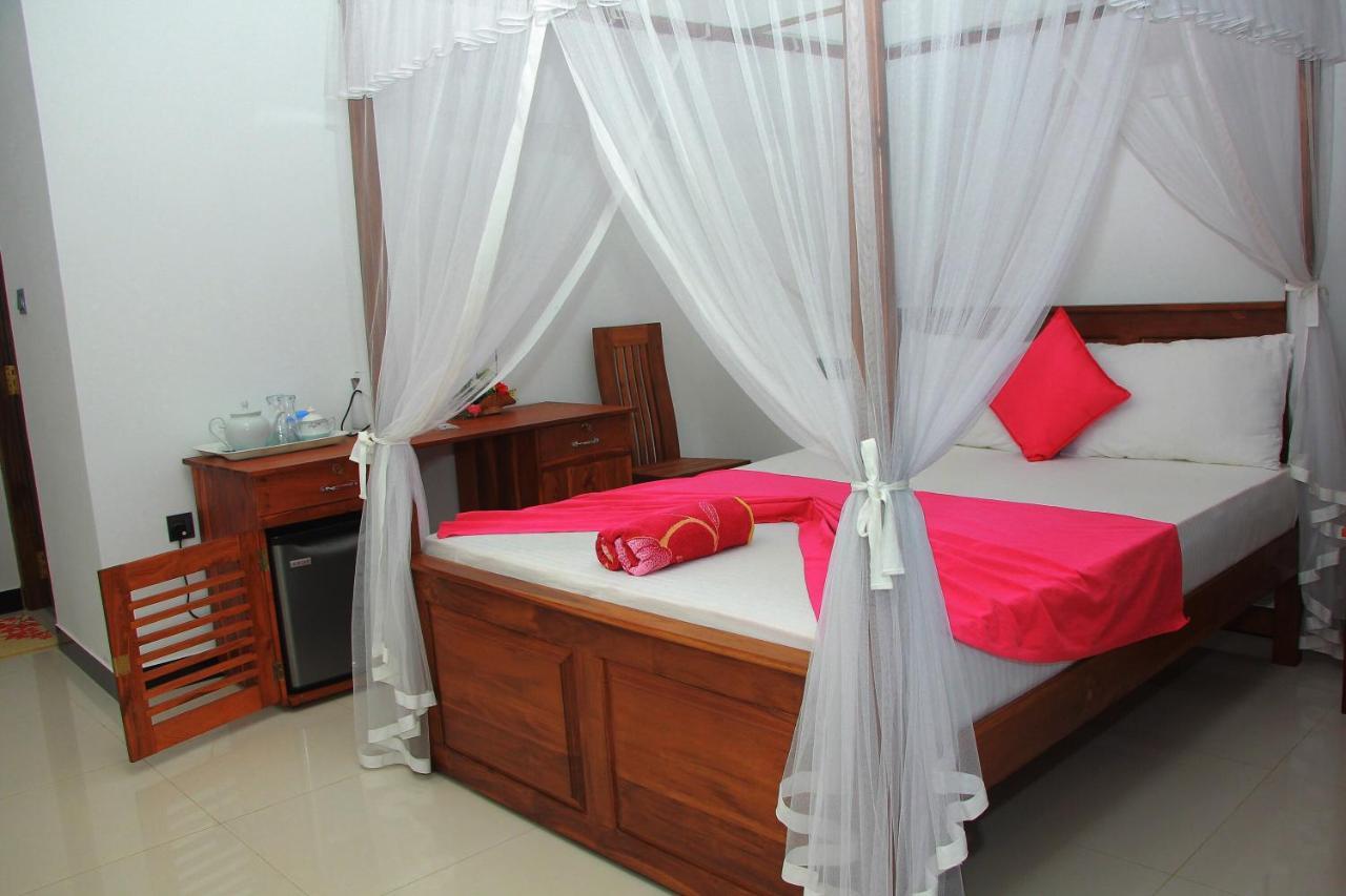Bed and Breakfast Maduranga n Guest Mirissa Exterior foto